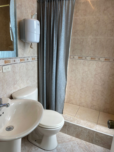 Bathroom 3, Hotel del mall, Ambato