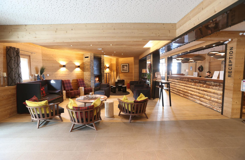 Lobby, Apartment in Les Menuires With Spa & Pool, Savoie