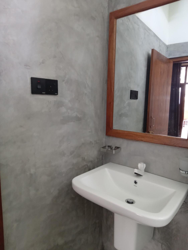 Bathroom 3, Danu Surf House Hiriketiya, Dickwella