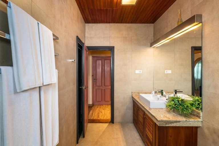 Bathroom 5, Clove Villa, K.F.G. & G. Korale