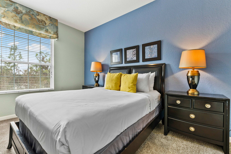 Bedroom 3, Aqua Kiss, Orange