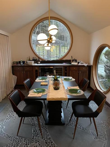 Food & Drinks, New Park Venue & Suites, Tompkins