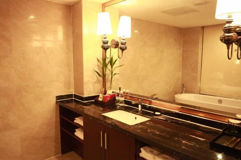 Bathroom, Mingdu International Hotel, Bazhong