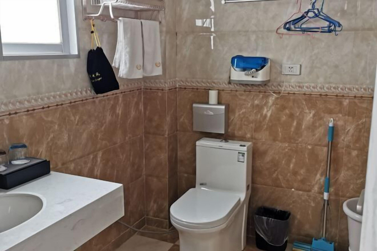 Bathroom 3, Xuan'en Junhua Business Hotel, Enshi Tujia and Miao