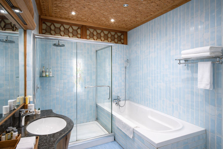 Bathroom 4, Mascot Houseboats, Srinagar