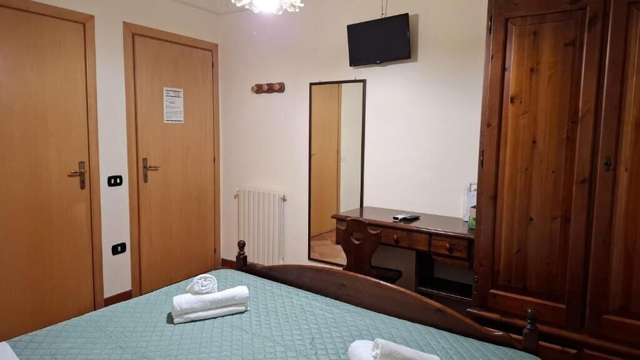 Room 4, CAPOCANTO, Salerno