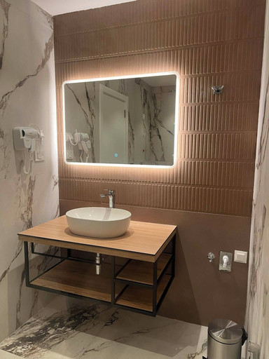 Bathroom 4, Seastar Apartments