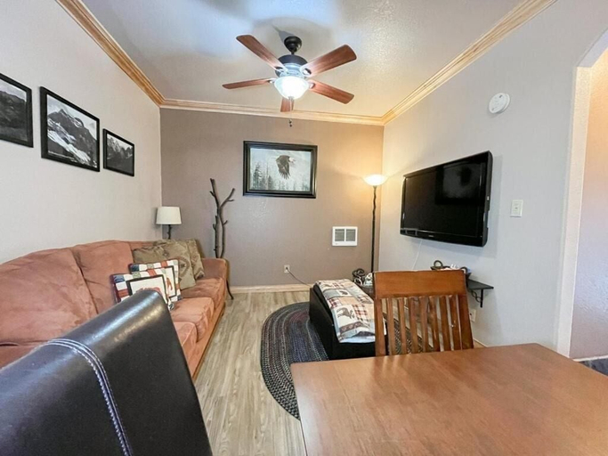 Living area 4, CBL 3306, Iron