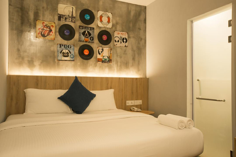 CIQ HOTEL at Jalan Trus Room Type - Standard Queen Room No Window