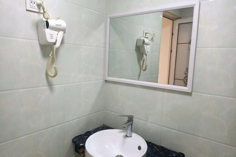 Bathroom 2, Liuzhou Guihuang Hotel, Liuzhou