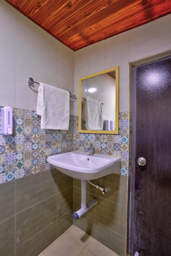 Bathroom 3, Hotel Padma, North Goa