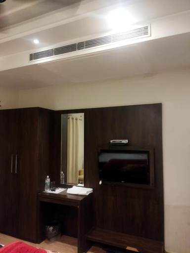 Others, Hotel golden deep, Rae Bareli
