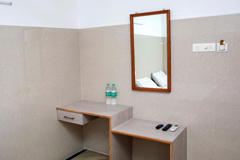 Bathroom 4, Hotel Saravanaa Boarding & Lodging, Chennai