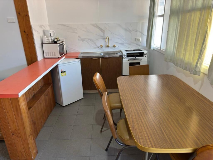 Private kitchen 4, Bunkhouse Motel Cooma, Cooma-Monaro