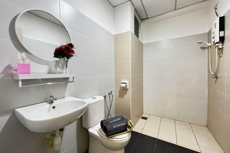 Bathroom 3, Akademik Suite, Moccasin Suite by Antlerzone , Johor Bahru