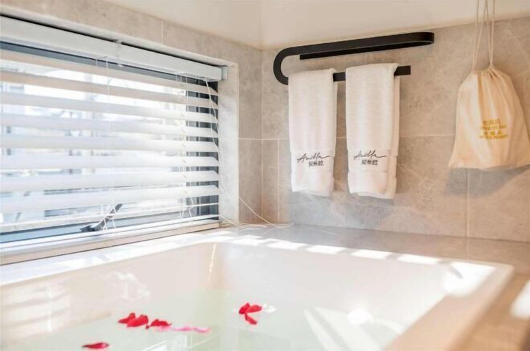 Bathroom 4, Amila Guesthouse, Dali Bai