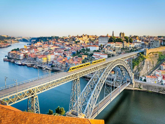 2, Charming 1-Bedroom Apartment in Oporto, Porto