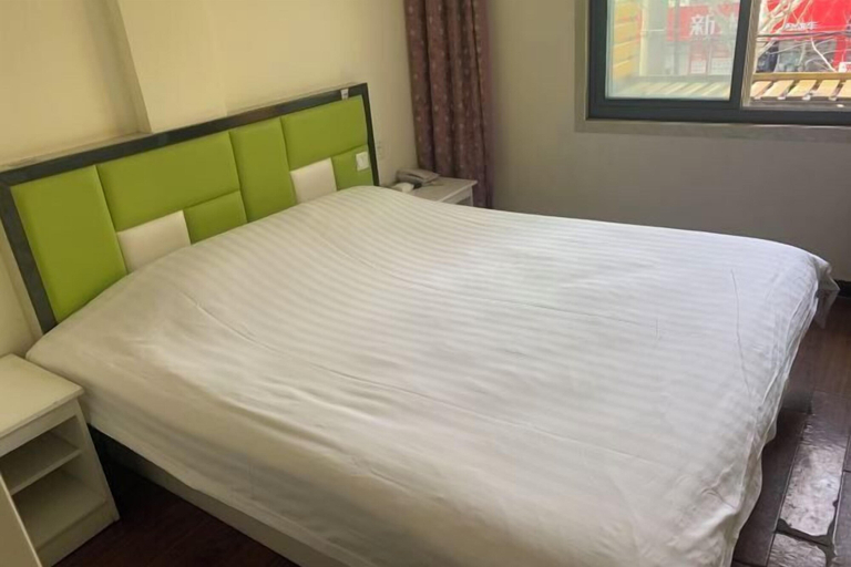 Bedroom 3, Deping Leisure Hotel, Shanghai