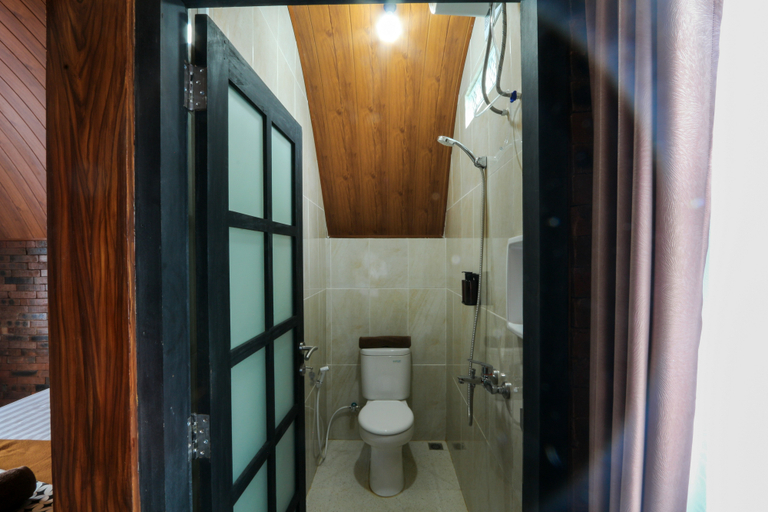 Bathroom, Merapi Glamping Tengah Sawah, Sleman