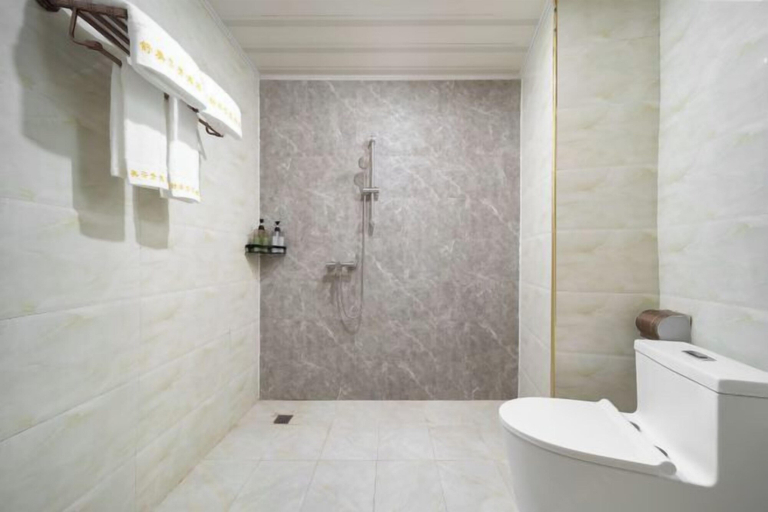 Bathroom 4, Jindian Business Hotel, Hainan