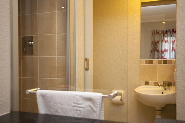 Bathroom, Road Lodge Gqeberha, Nelson Mandela Bay