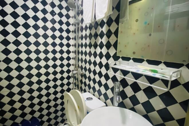 Bathroom 3, Deping Leisure Hotel, Shanghai