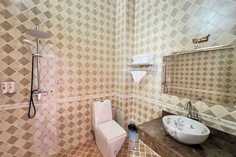 Bathroom 3, Xiaolazhe Business Hotel, Dali Bai