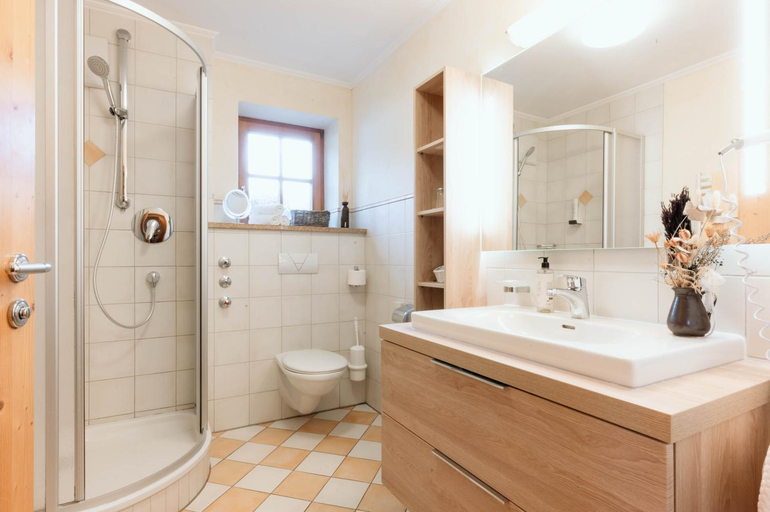 Bathroom 5, Hotel Neuhausl - herzlich familiar, Berchtesgadener Land