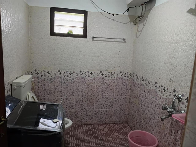 Bathroom 3, Dreamy Wonders Wood House, Dindigul