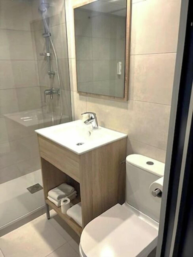 Bathroom 5, Hôtel Les Rives Bleues, Hérault