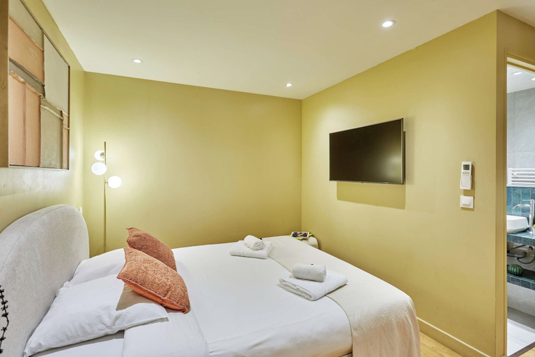 Room 5, Superb AC Studio Center of Paris, Paris