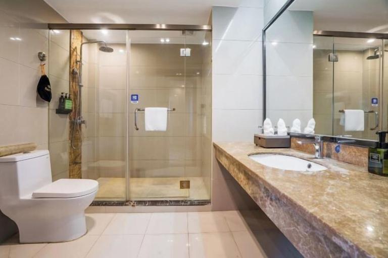 Bathroom 4, Jinggu Yingjiang International Hotel, Pu'er