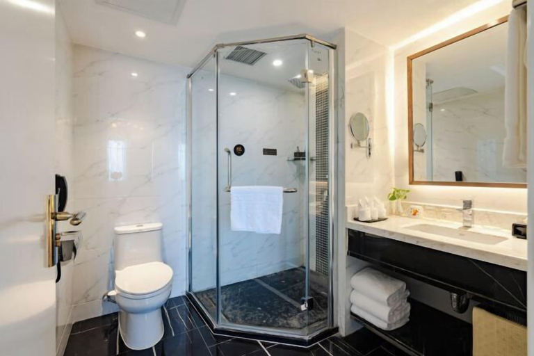 Bathroom 4, River Romance Hotel (Chongqing Jiefangbei), Chongqing