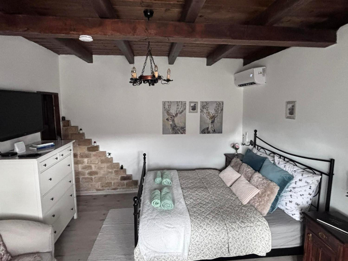 Bedroom 2, Frissitopont Vendeghaz, Tamás