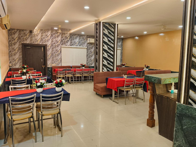 Food & Drinks 5, Hotel surya, Datia
