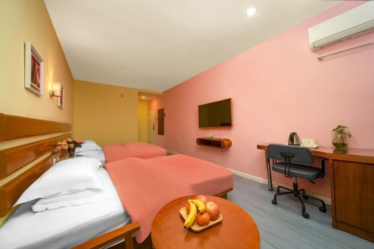 Bedroom 3, Qianshan Zhong'an Express Hotel, Anqing