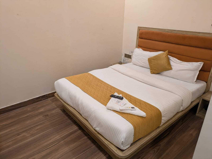 Room 5, Hotel New Pride Suite, Mumbai Suburban