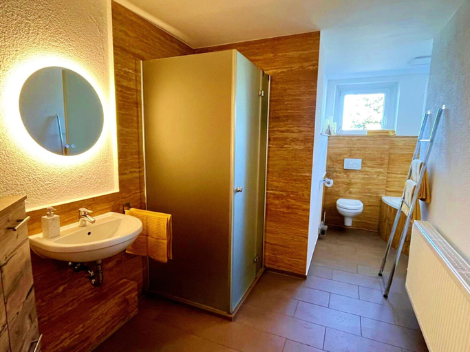 Bathroom 3, Hochsitz Appartement, Mittelsachsen