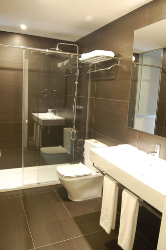 Bathroom 5, Hotel Urpi, Barcelona