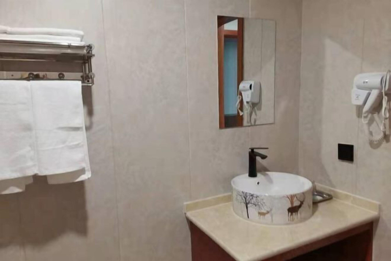 Bathroom, Gaji Hotel, Shigatse