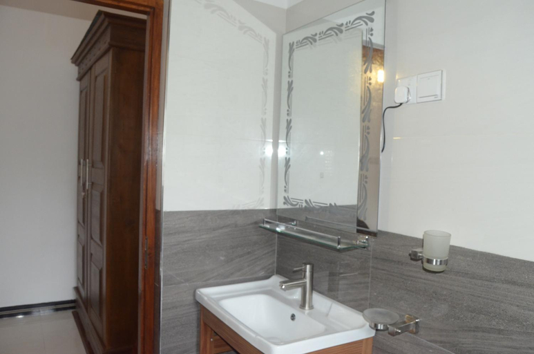 Bathroom 5, Villa A, Bope-Poddala