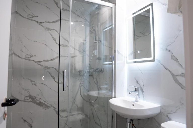 Bathroom 5, Aéro Club, Hauts-de-Seine