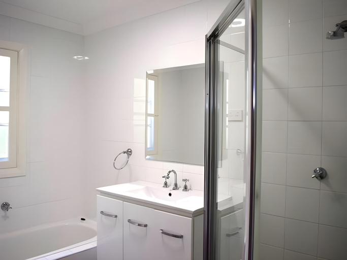 Bathroom, Clanwilliam House, Blue Mountains