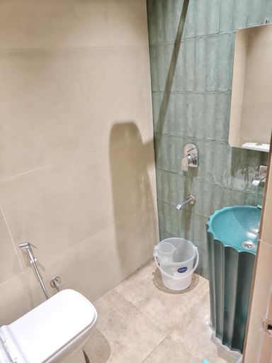Bathroom 4, Spontrail Hostel, Garhwal