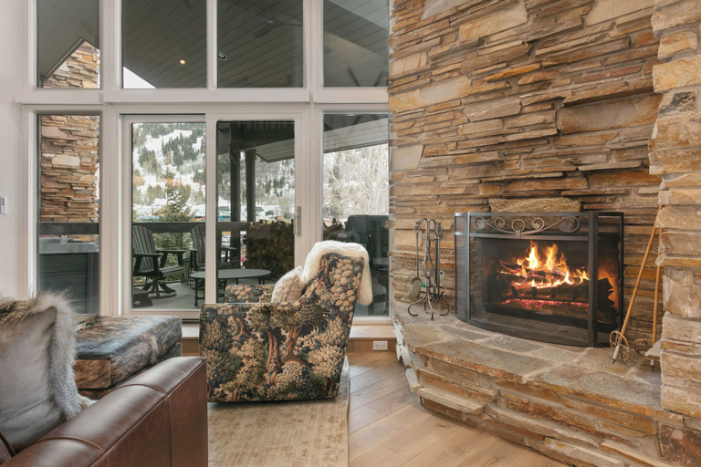 Interior 3, Ski Retreat Hot Tub 2br + Loft 2 Bedroom Condo, Summit