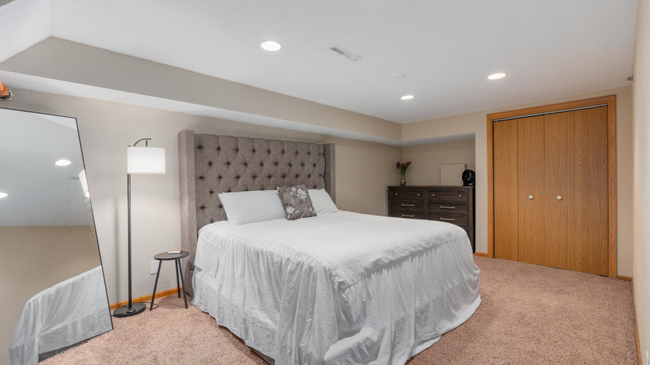 Room 5, Driftwood Condos, Pepin
