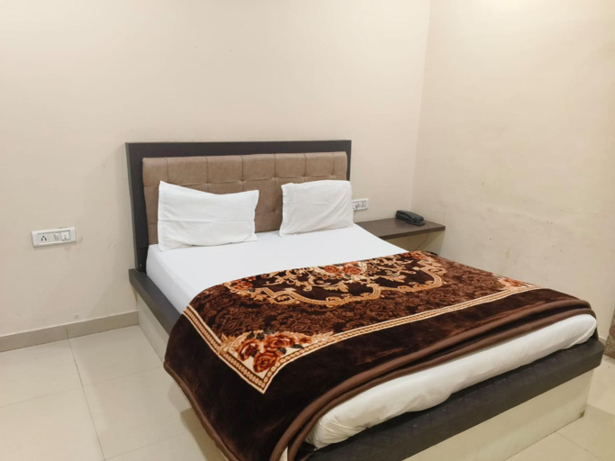 Others 4, Hotel surya, Datia
