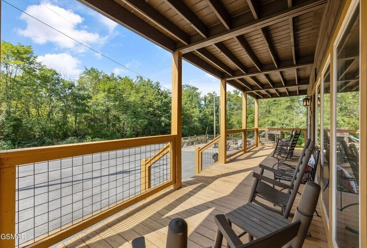Room 4, Royal Bliss - Mountain Views Theater Hot Tub, Sevier
