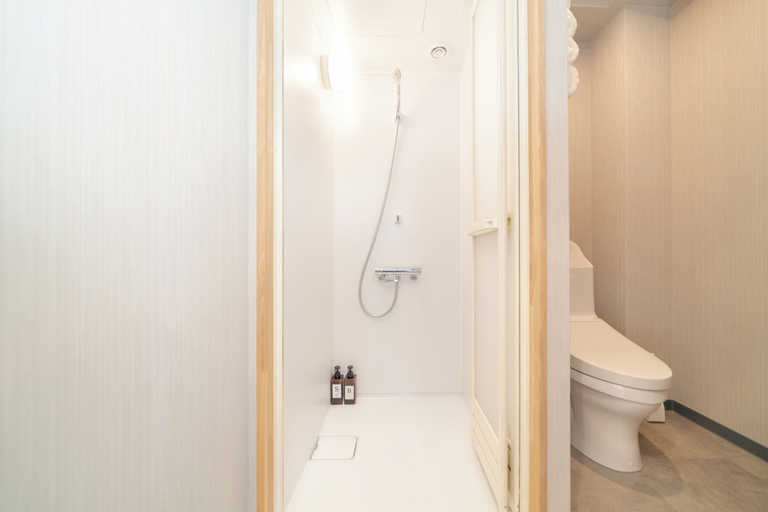 Bathroom 3, Sunshine Inn 456, Kita