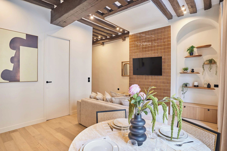 Living room 3, Charming Apartment in the Center of Paris, Paris